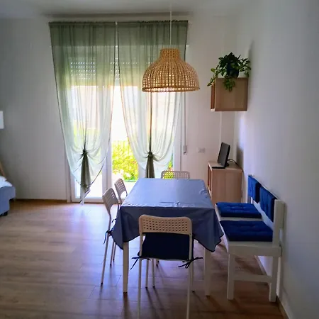 Trilo Lorenzo - In Centro Ed A 30 M Dal Mare Numana