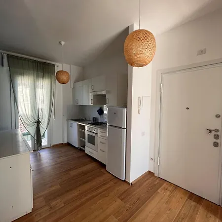 Trilo Lorenzo - In Centro Ed A 30 M Dal Mare * Numana